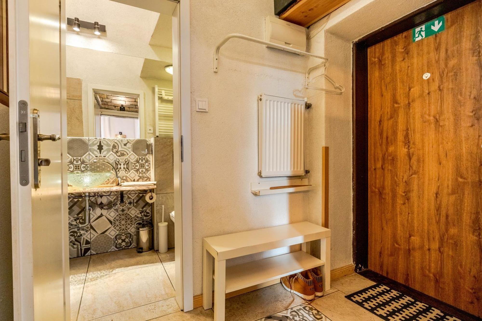 Historical Wine Apartment Bratislava Exterior photo